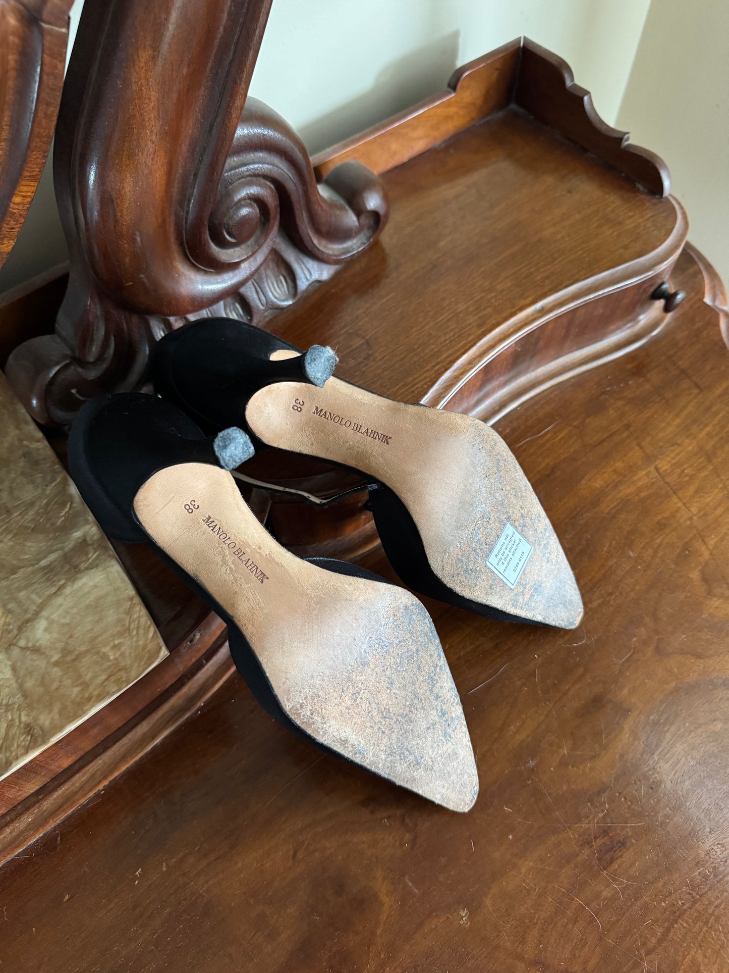 MANOLO BLAHNIK SATIN RHINESTONE PUMPS SIZE 38