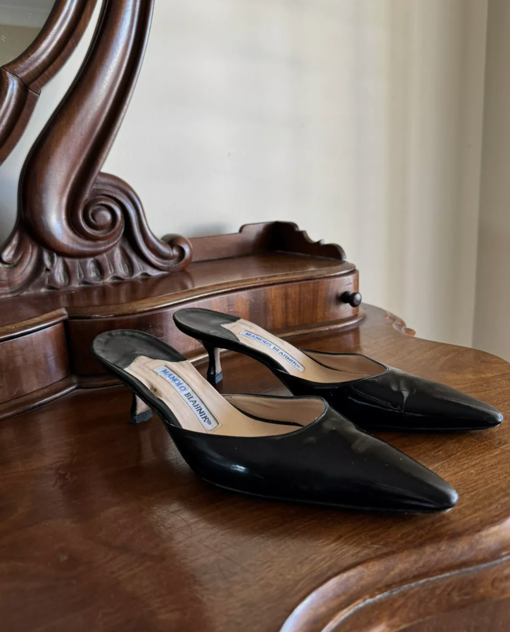 MANOLO BLAHNIK KITTEN HEELS