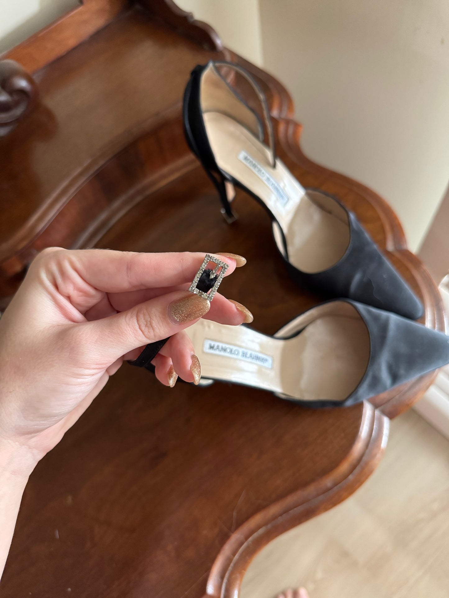 MANOLO BLAHNIK SATIN RHINESTONE PUMPS SIZE 38