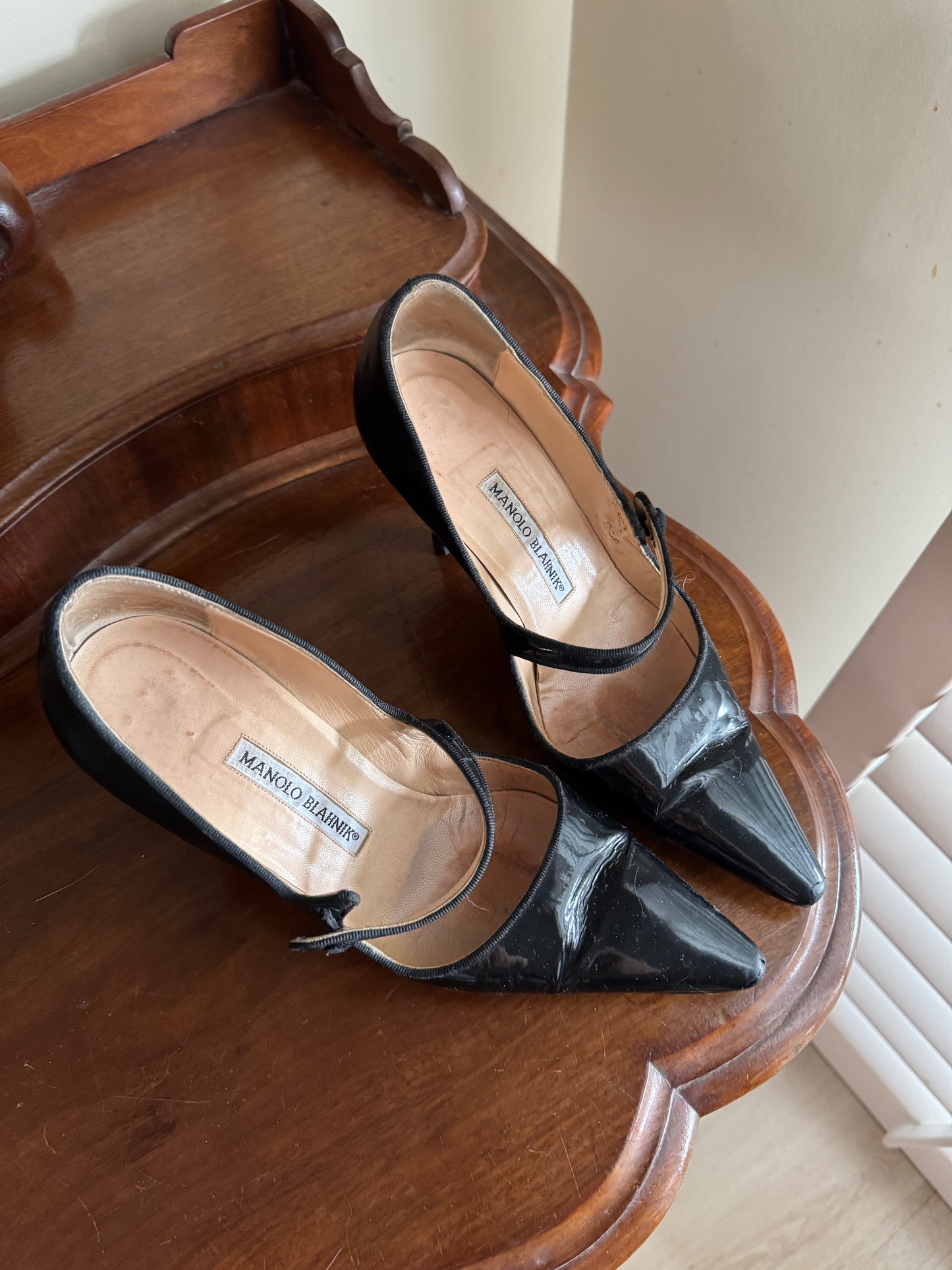 MANOLO BLAHNIK CAMPARI PUMPS SIZE 38