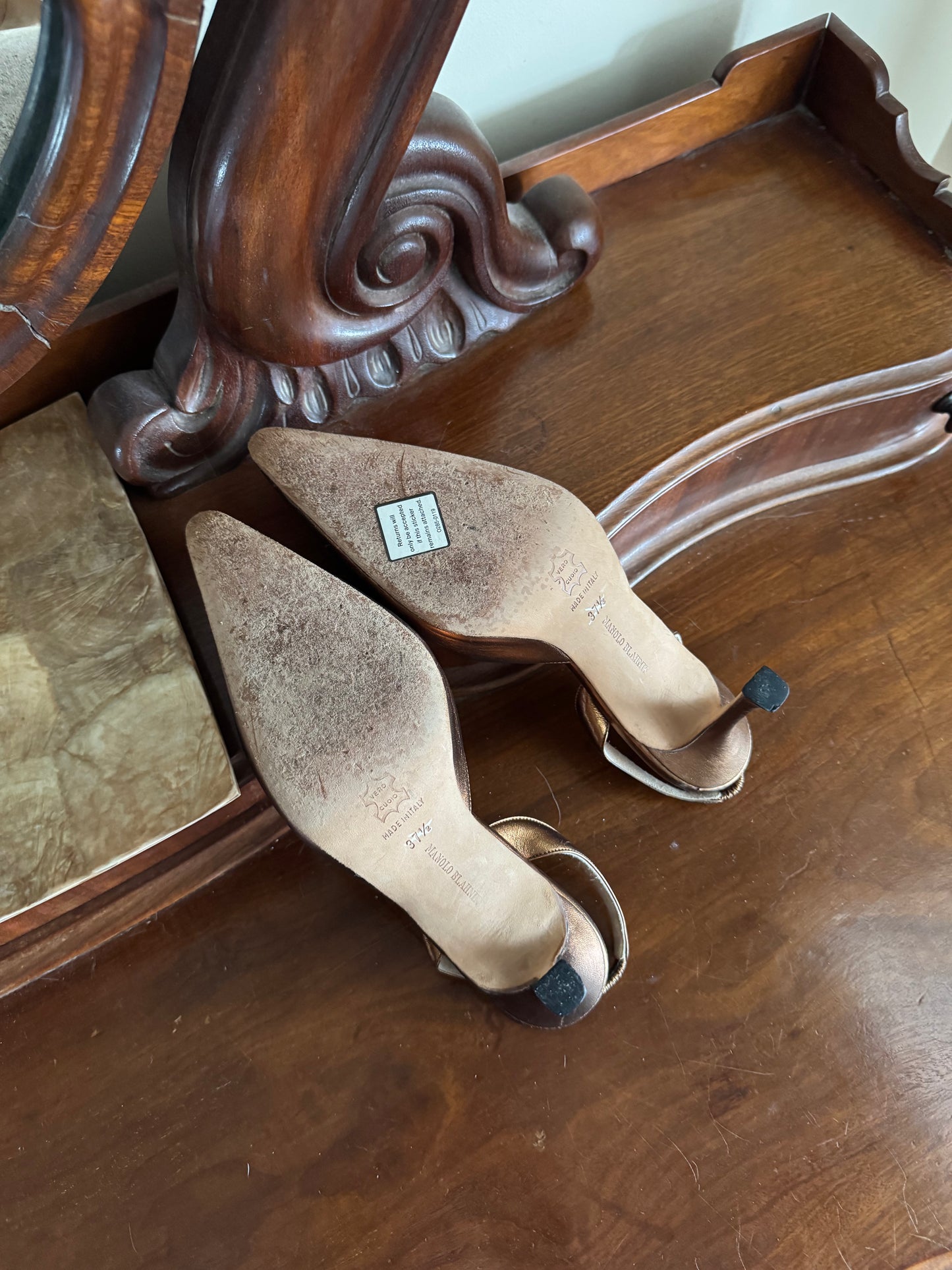 MANOLO BLAHNIK BRONZE CAROLYNE PUMP SIZE 37 1/2