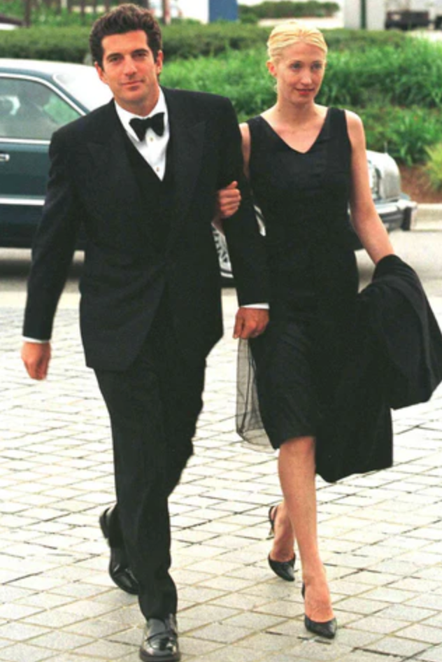 MANOLO BLAHNIK CAROLYNE SATIN PUMPS